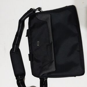 - Solo laptop bag unisex casual office